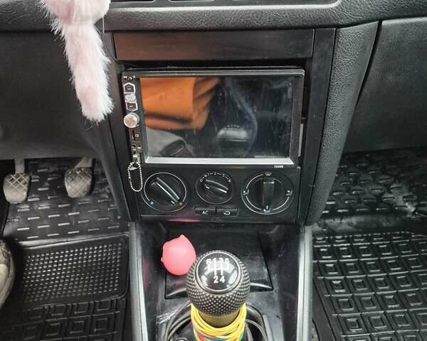 Чорний Фольксваген Гольф, об'ємом двигуна 1.39 л та пробігом 298 тис. км за 4200 $, фото 13 на Automoto.ua