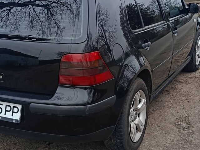 Черный Фольксваген Гольф, объемом двигателя 1.6 л и пробегом 320 тыс. км за 3700 $, фото 3 на Automoto.ua