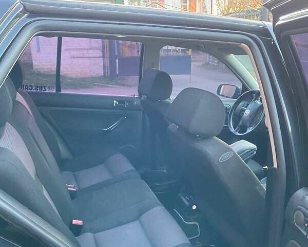 Черный Фольксваген Гольф, объемом двигателя 1.6 л и пробегом 212 тыс. км за 4500 $, фото 8 на Automoto.ua