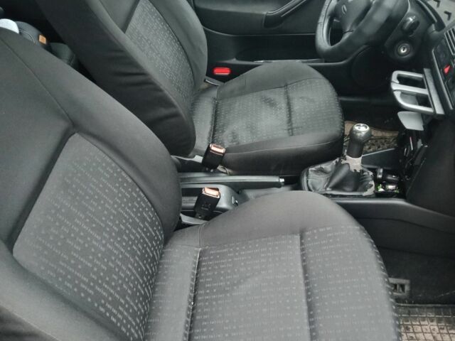 Черный Фольксваген Гольф, объемом двигателя 1.6 л и пробегом 340 тыс. км за 2550 $, фото 5 на Automoto.ua