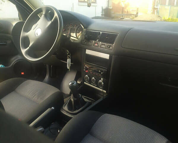 Черный Фольксваген Гольф, объемом двигателя 1.39 л и пробегом 203 тыс. км за 4500 $, фото 7 на Automoto.ua