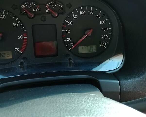 Черный Фольксваген Гольф, объемом двигателя 1.39 л и пробегом 174 тыс. км за 4700 $, фото 11 на Automoto.ua