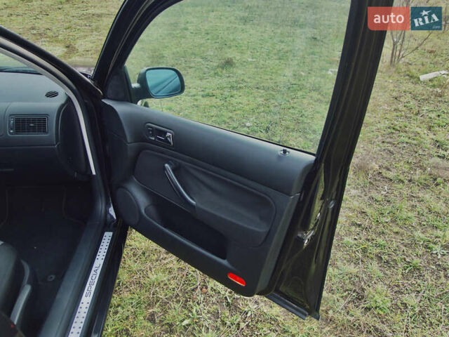 Черный Фольксваген Гольф, объемом двигателя 1.39 л и пробегом 250 тыс. км за 5000 $, фото 25 на Automoto.ua