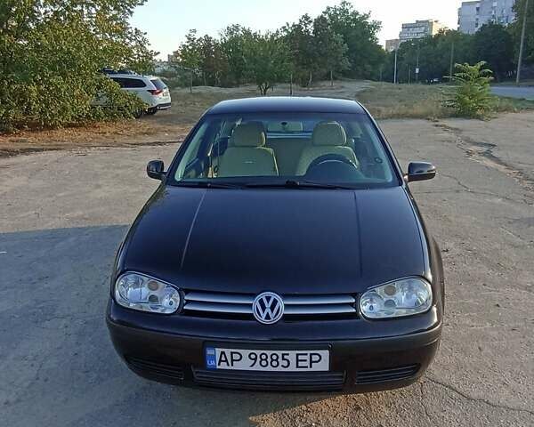 Черный Фольксваген Гольф, объемом двигателя 1.39 л и пробегом 280 тыс. км за 4400 $, фото 1 на Automoto.ua