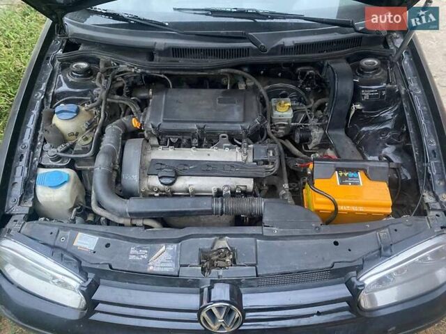 Черный Фольксваген Гольф, объемом двигателя 1.39 л и пробегом 278 тыс. км за 2800 $, фото 4 на Automoto.ua