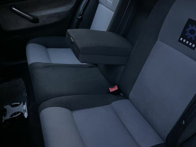 Черный Фольксваген Гольф, объемом двигателя 1.9 л и пробегом 330 тыс. км за 4000 $, фото 17 на Automoto.ua