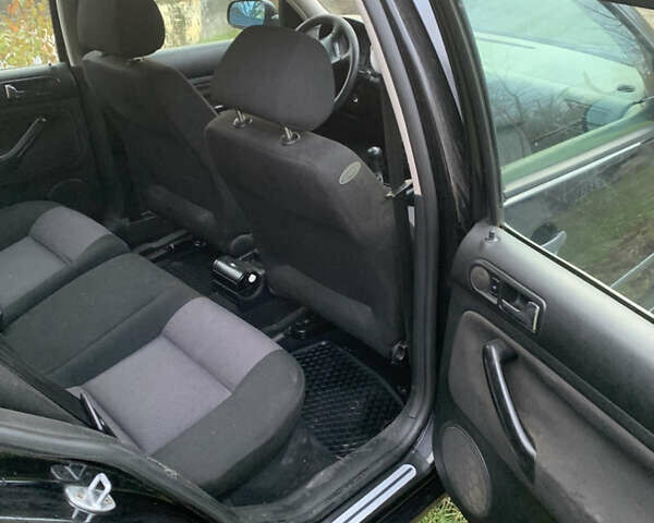 Черный Фольксваген Гольф, объемом двигателя 1.6 л и пробегом 240 тыс. км за 4700 $, фото 7 на Automoto.ua