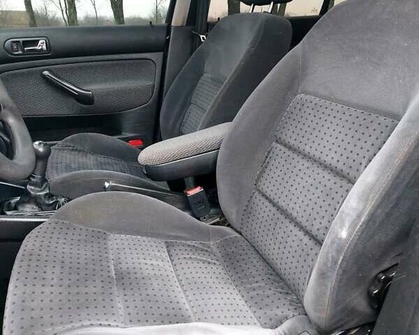 Черный Фольксваген Гольф, объемом двигателя 1.39 л и пробегом 241 тыс. км за 3000 $, фото 4 на Automoto.ua