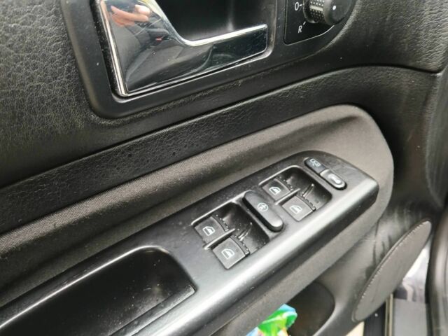 Черный Фольксваген Гольф, объемом двигателя 1.6 л и пробегом 234 тыс. км за 3850 $, фото 12 на Automoto.ua