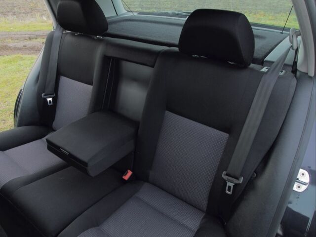 Черный Фольксваген Гольф, объемом двигателя 1.4 л и пробегом 250 тыс. км за 5000 $, фото 13 на Automoto.ua