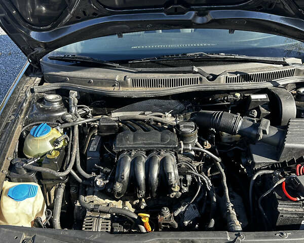 Черный Фольксваген Гольф, объемом двигателя 1.6 л и пробегом 260 тыс. км за 4950 $, фото 16 на Automoto.ua