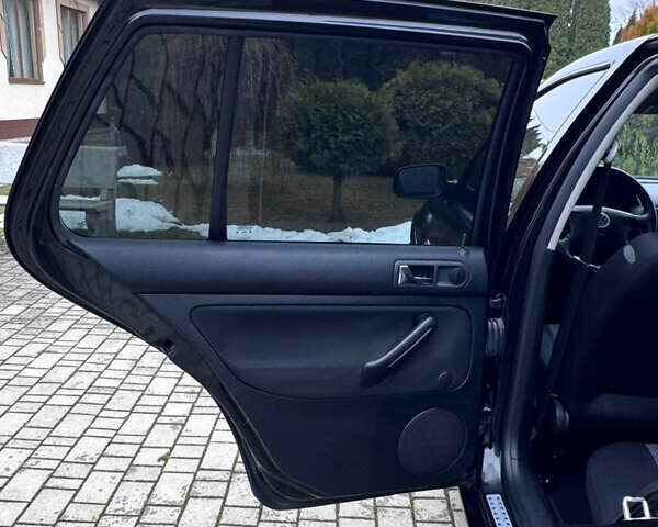 Черный Фольксваген Гольф, объемом двигателя 1.39 л и пробегом 197 тыс. км за 3997 $, фото 59 на Automoto.ua