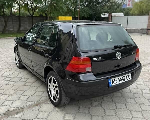 Черный Фольксваген Гольф, объемом двигателя 1.6 л и пробегом 253 тыс. км за 3999 $, фото 6 на Automoto.ua