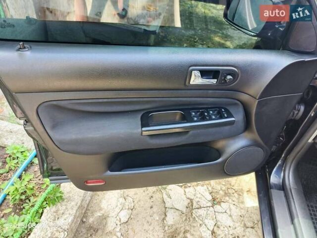 Черный Фольксваген Гольф, объемом двигателя 1.39 л и пробегом 225 тыс. км за 4800 $, фото 10 на Automoto.ua