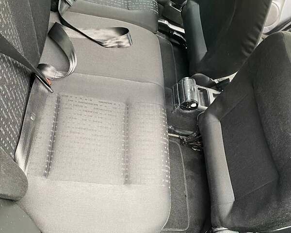 Черный Фольксваген Гольф, объемом двигателя 1.6 л и пробегом 233 тыс. км за 4790 $, фото 22 на Automoto.ua