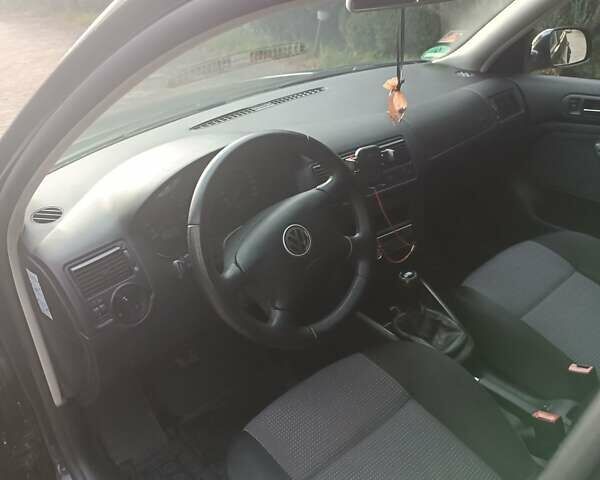 Черный Фольксваген Гольф, объемом двигателя 1.6 л и пробегом 227 тыс. км за 4550 $, фото 10 на Automoto.ua