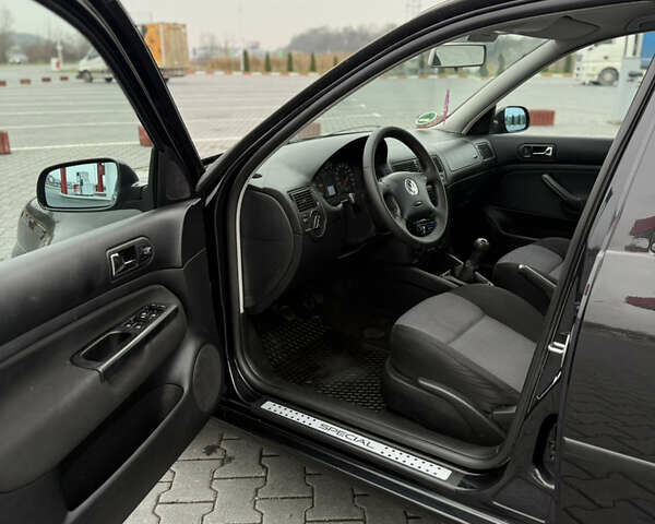 Черный Фольксваген Гольф, объемом двигателя 1.39 л и пробегом 267 тыс. км за 4150 $, фото 31 на Automoto.ua