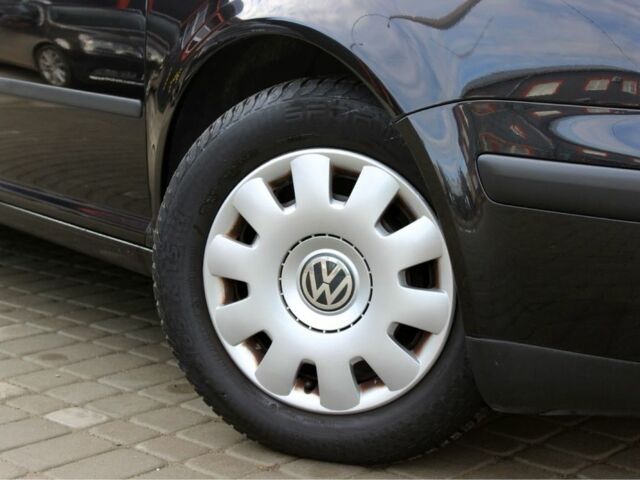 Черный Фольксваген Гольф, объемом двигателя 1.6 л и пробегом 251 тыс. км за 4499 $, фото 2 на Automoto.ua