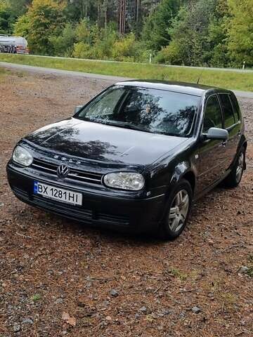 Черный Фольксваген Гольф, объемом двигателя 1.6 л и пробегом 271 тыс. км за 4300 $, фото 7 на Automoto.ua