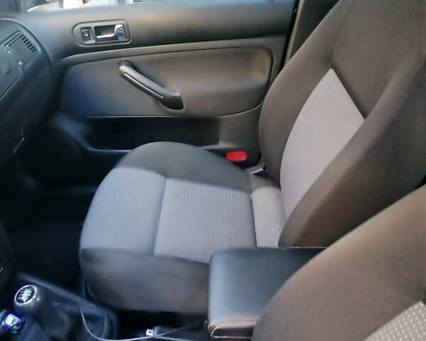 Чорний Фольксваген Гольф, об'ємом двигуна 1.6 л та пробігом 215 тис. км за 4700 $, фото 13 на Automoto.ua