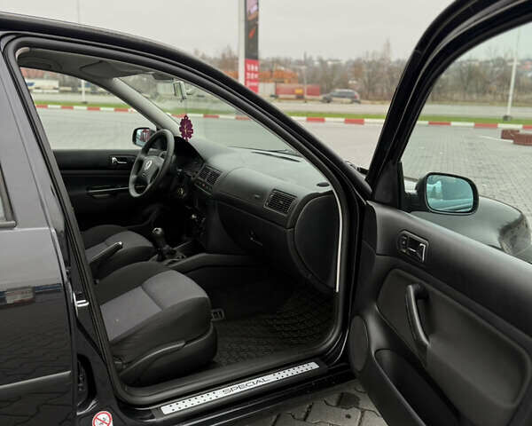 Черный Фольксваген Гольф, объемом двигателя 1.39 л и пробегом 267 тыс. км за 4150 $, фото 42 на Automoto.ua