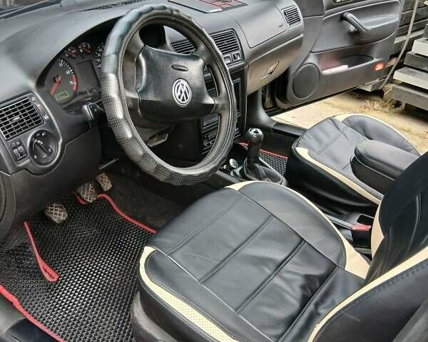 Черный Фольксваген Гольф, объемом двигателя 1.6 л и пробегом 286 тыс. км за 4800 $, фото 3 на Automoto.ua