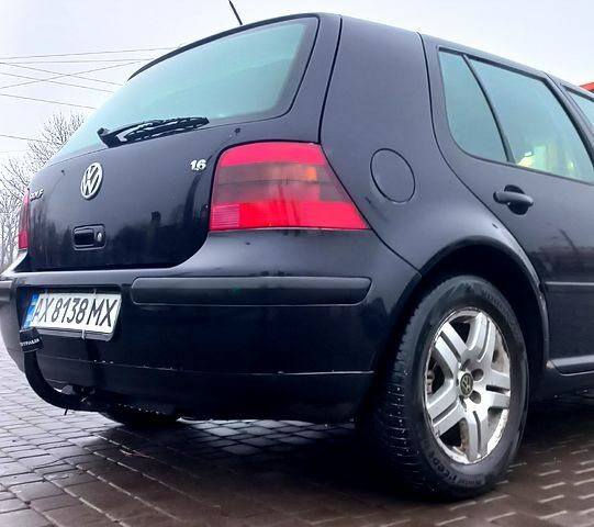 Черный Фольксваген Гольф, объемом двигателя 1.6 л и пробегом 255 тыс. км за 4700 $, фото 5 на Automoto.ua