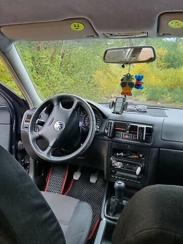 Черный Фольксваген Гольф, объемом двигателя 1.6 л и пробегом 271 тыс. км за 4300 $, фото 3 на Automoto.ua