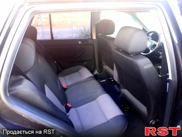 Черный Фольксваген Гольф, объемом двигателя 1.4 л и пробегом 240 тыс. км за 4300 $, фото 7 на Automoto.ua