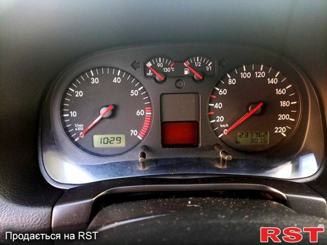 Черный Фольксваген Гольф, объемом двигателя 1.4 л и пробегом 240 тыс. км за 4300 $, фото 9 на Automoto.ua