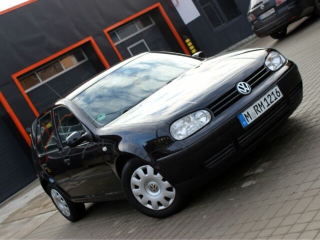 Черный Фольксваген Гольф, объемом двигателя 1.6 л и пробегом 251 тыс. км за 4499 $, фото 1 на Automoto.ua