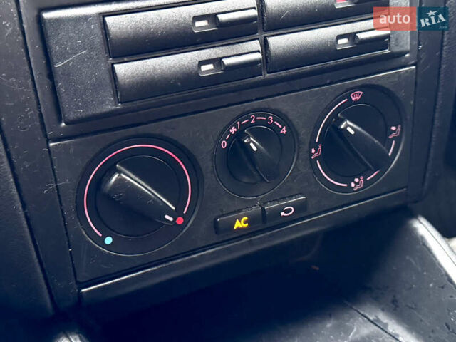 Черный Фольксваген Гольф, объемом двигателя 1.39 л и пробегом 197 тыс. км за 3997 $, фото 57 на Automoto.ua