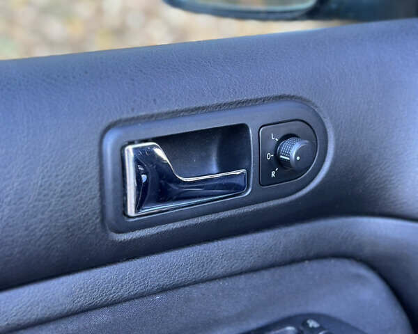 Черный Фольксваген Гольф, объемом двигателя 1.39 л и пробегом 231 тыс. км за 3799 $, фото 55 на Automoto.ua