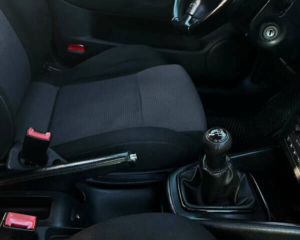 Черный Фольксваген Гольф, объемом двигателя 1.6 л и пробегом 230 тыс. км за 4300 $, фото 3 на Automoto.ua