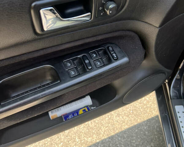 Черный Фольксваген Гольф, объемом двигателя 1.6 л и пробегом 289 тыс. км за 3900 $, фото 12 на Automoto.ua