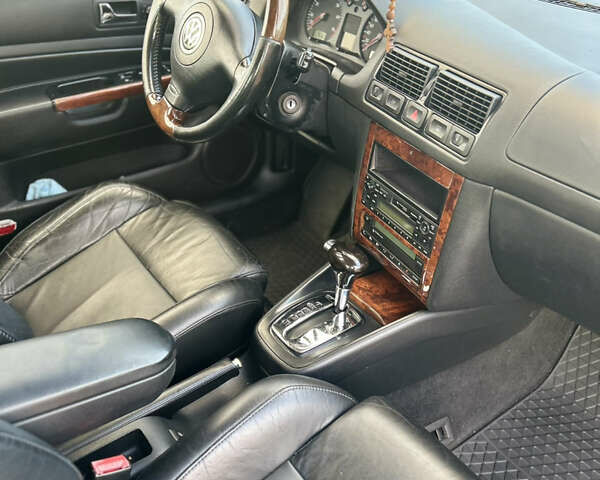 Черный Фольксваген Гольф, объемом двигателя 1.6 л и пробегом 251 тыс. км за 5500 $, фото 9 на Automoto.ua