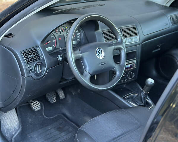 Черный Фольксваген Гольф, объемом двигателя 1.39 л и пробегом 231 тыс. км за 3799 $, фото 47 на Automoto.ua