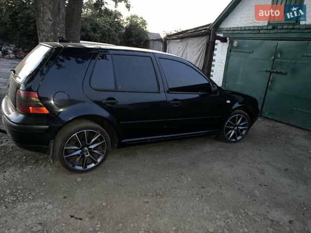 Черный Фольксваген Гольф, объемом двигателя 1.39 л и пробегом 265 тыс. км за 4500 $, фото 1 на Automoto.ua