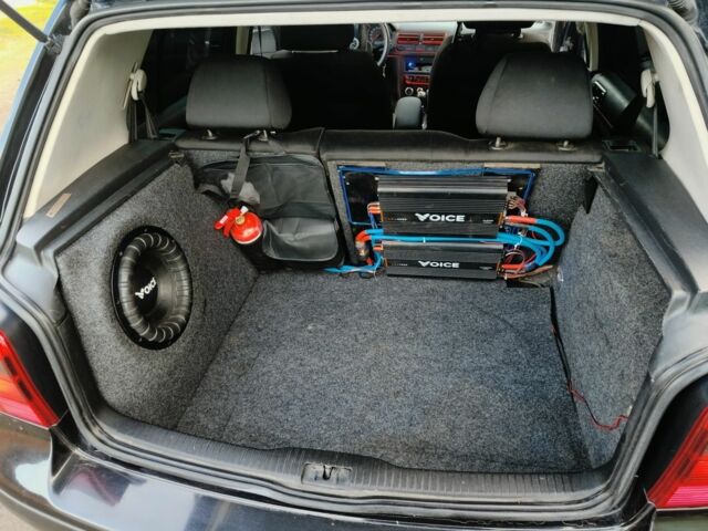 Черный Фольксваген Гольф, объемом двигателя 1.4 л и пробегом 247 тыс. км за 4500 $, фото 6 на Automoto.ua