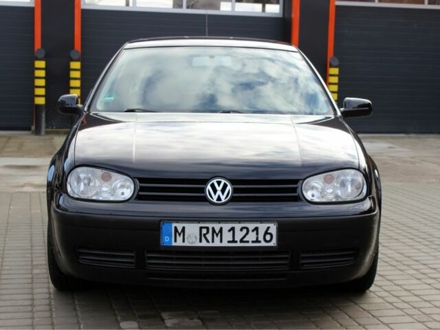 Черный Фольксваген Гольф, объемом двигателя 1.6 л и пробегом 251 тыс. км за 4499 $, фото 5 на Automoto.ua