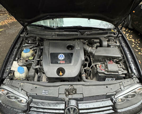 Черный Фольксваген Гольф, объемом двигателя 1.9 л и пробегом 238 тыс. км за 4200 $, фото 5 на Automoto.ua