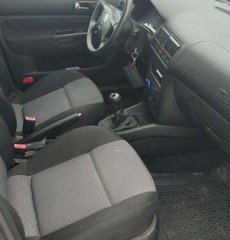 Черный Фольксваген Гольф, объемом двигателя 1.4 л и пробегом 136 тыс. км за 3600 $, фото 2 на Automoto.ua