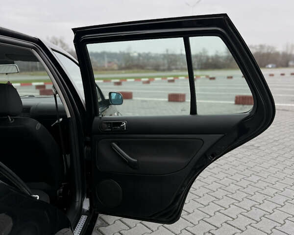 Черный Фольксваген Гольф, объемом двигателя 1.39 л и пробегом 267 тыс. км за 4150 $, фото 38 на Automoto.ua