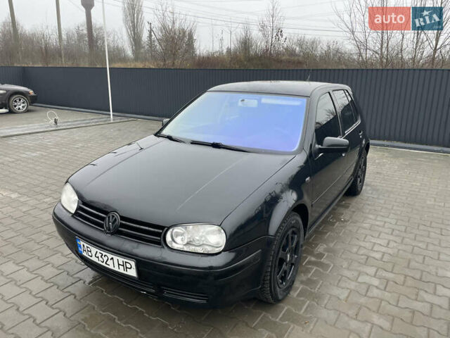 Черный Фольксваген Гольф, объемом двигателя 1.39 л и пробегом 220 тыс. км за 3999 $, фото 1 на Automoto.ua