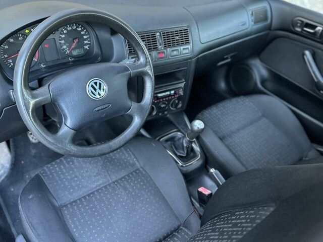 Черный Фольксваген Гольф, объемом двигателя 1.4 л и пробегом 230 тыс. км за 3799 $, фото 16 на Automoto.ua