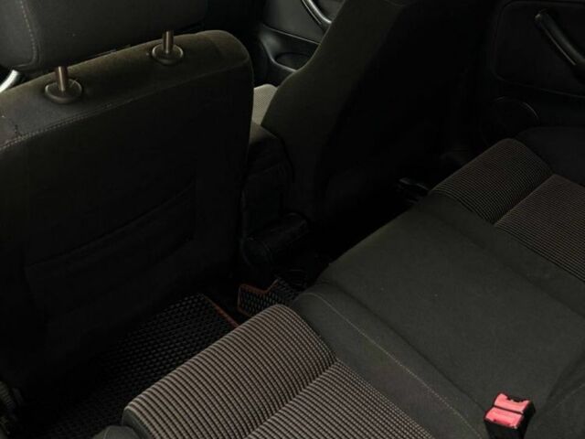 Черный Фольксваген Гольф, объемом двигателя 1.6 л и пробегом 240 тыс. км за 4100 $, фото 7 на Automoto.ua