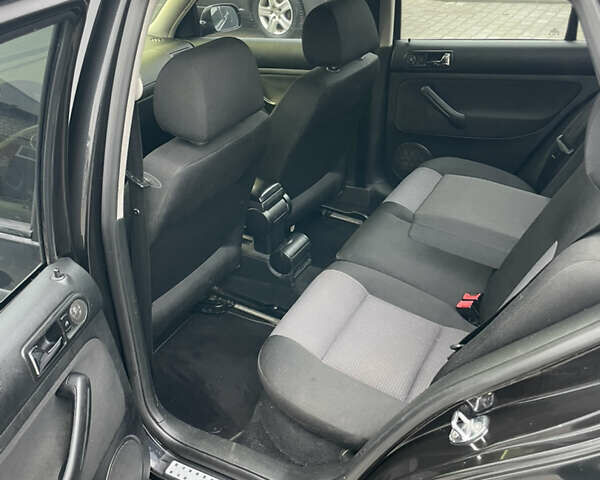 Черный Фольксваген Гольф, объемом двигателя 1.39 л и пробегом 220 тыс. км за 3999 $, фото 15 на Automoto.ua