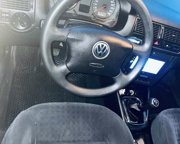 Черный Фольксваген Гольф, объемом двигателя 1.6 л и пробегом 288 тыс. км за 4300 $, фото 9 на Automoto.ua