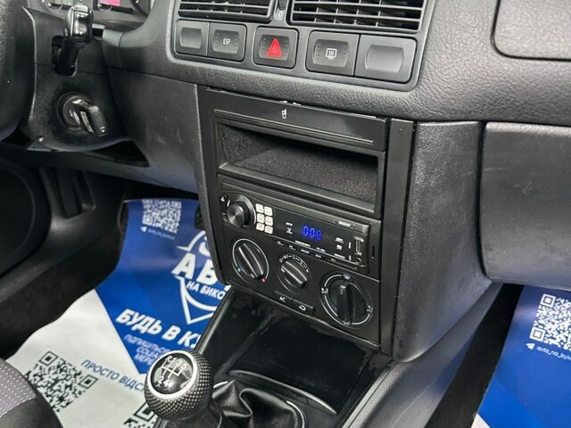 Черный Фольксваген Гольф, объемом двигателя 1.4 л и пробегом 238 тыс. км за 4300 $, фото 10 на Automoto.ua