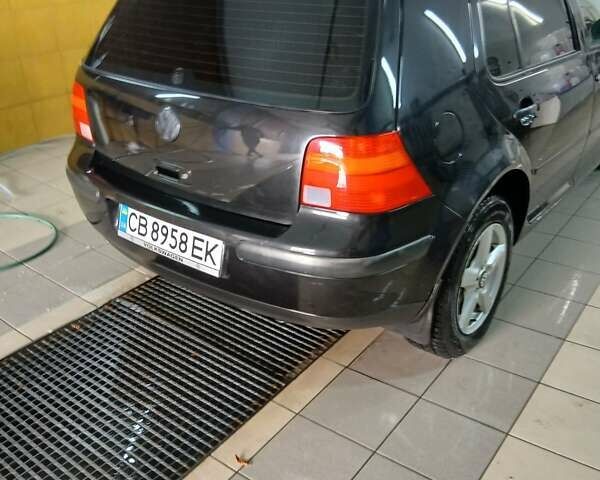 Черный Фольксваген Гольф, объемом двигателя 1.6 л и пробегом 286 тыс. км за 4800 $, фото 1 на Automoto.ua